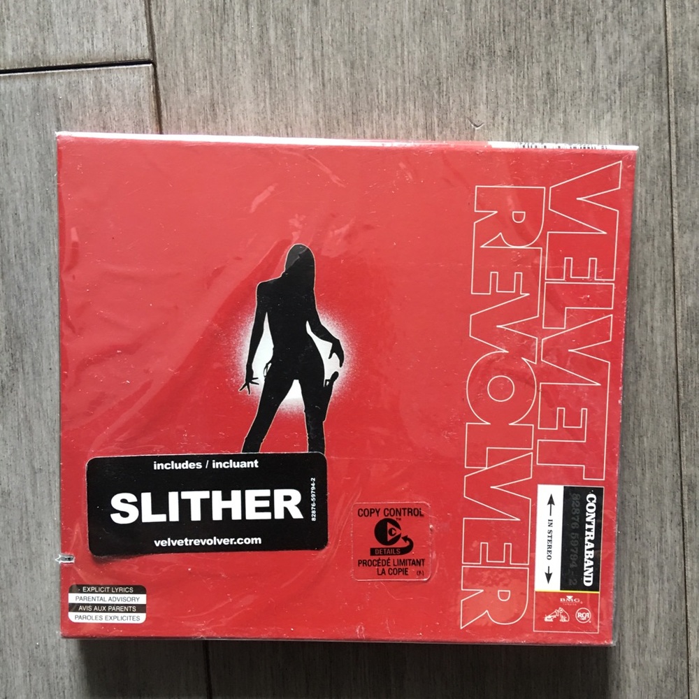 VELVET REVOLVER CD ALBUM - CONTRABAND (red cover)